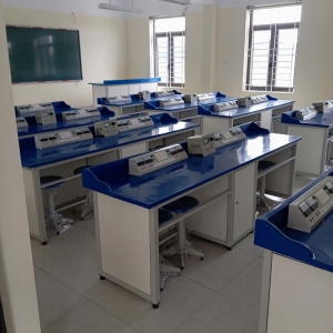 Bàn thí nghiệm học sinh 